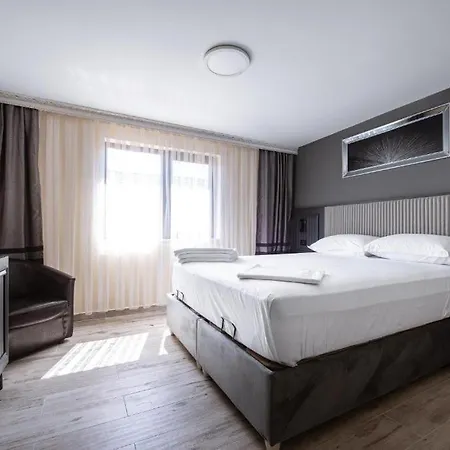 Отель Grand Taverna Boutique -adults Only 3*